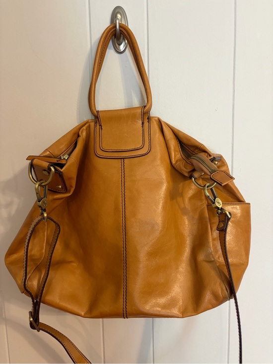 HOBO Handbags - HOBO Sheila Medium Satchel Tan Leather with Brass Hardware